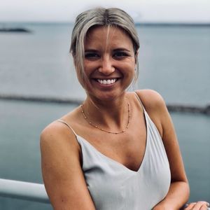 Meet your Posher, Simone